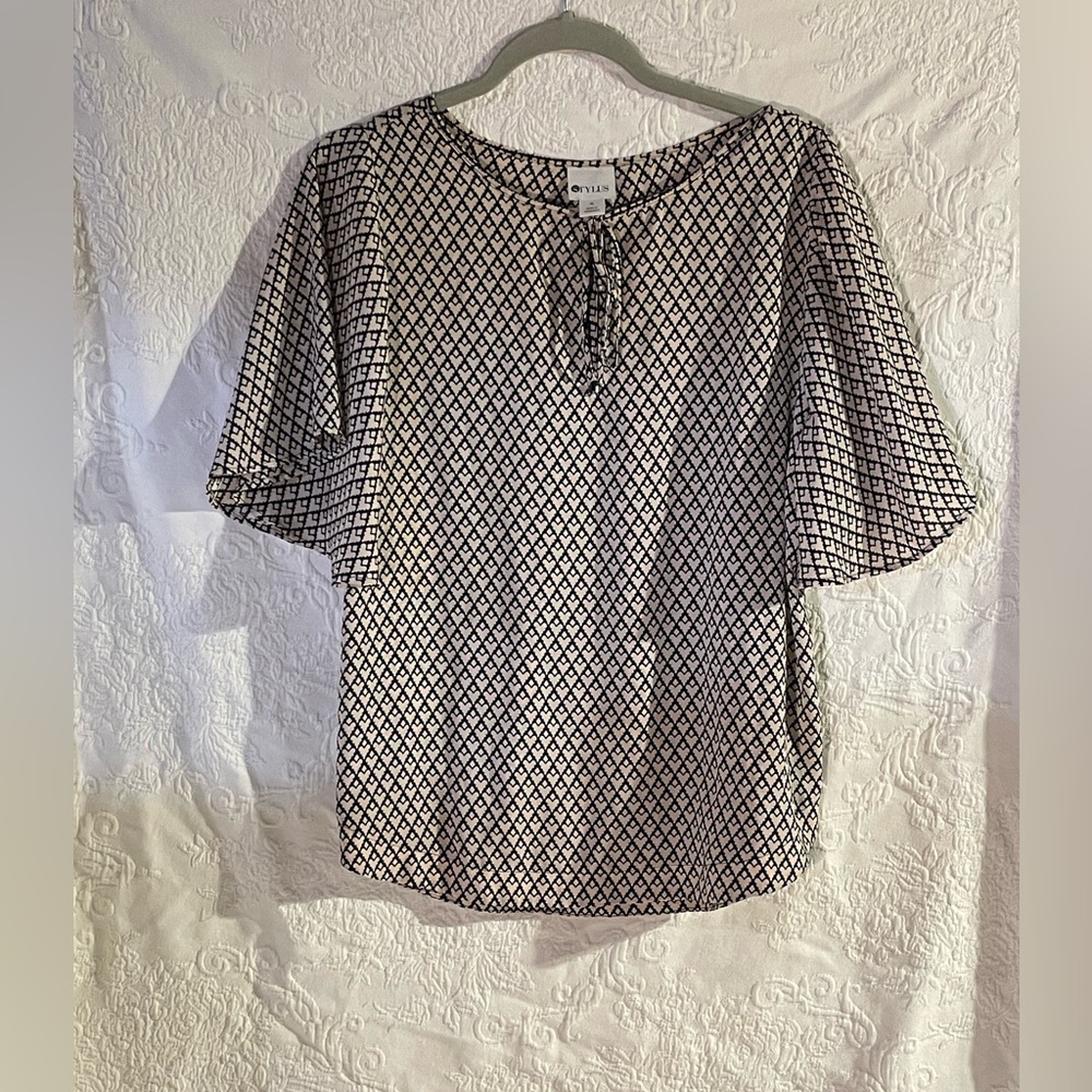 Stylus Blouse Size Medium Black and Cream